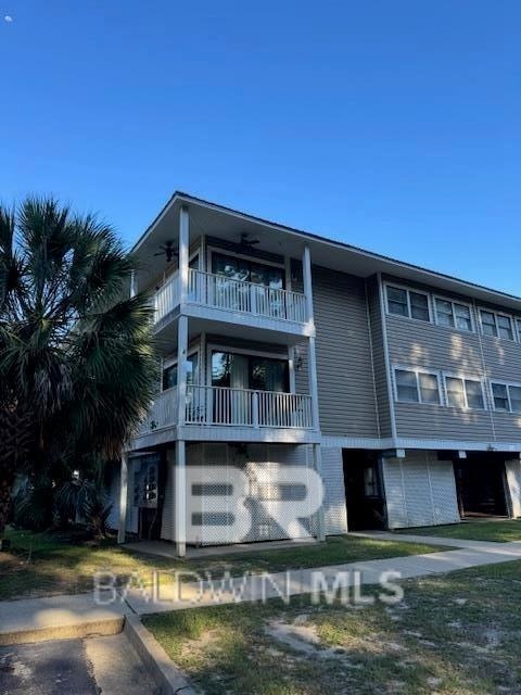 property at 6 Yacht Club Dr