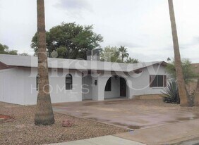 4924 S Hazelton Ln in Tempe, AZ - Building Photo