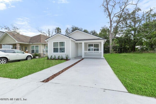 property at 1522 E 28th St