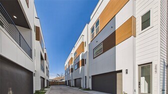 2419 Harrington St in Houston, TX - Building Photo