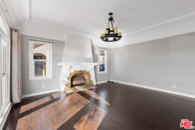 7822 S Halldale Ave in Los Angeles, CA - Building Photo - Building Photo