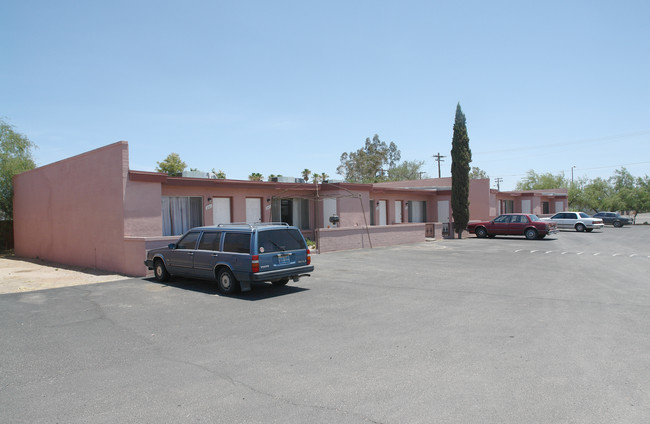 221-255 W Limberlost Dr in Tucson, AZ - Building Photo - Building Photo