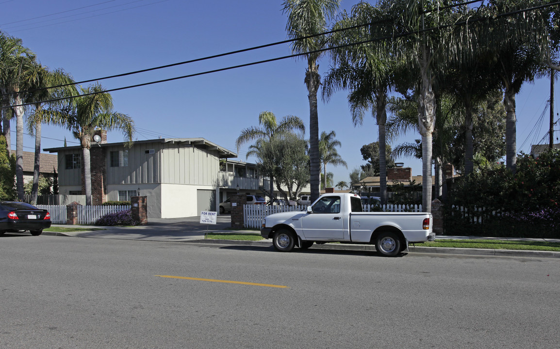 336 E 20th St in Costa Mesa, CA - Foto de edificio