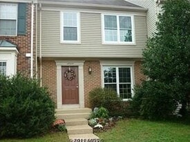14504 Woodgate Manor Cir, Unit Furnished townhouse in Centreville, VA - Building Photo