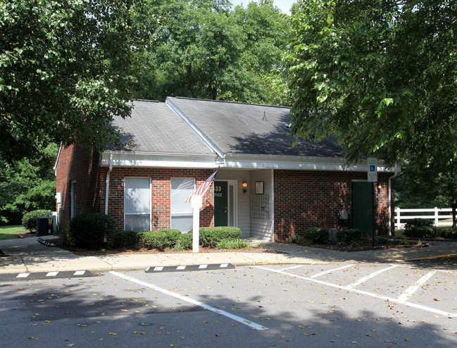 Walnut Grove Apartments in Pittsboro, NC - Building Photo - Building Photo