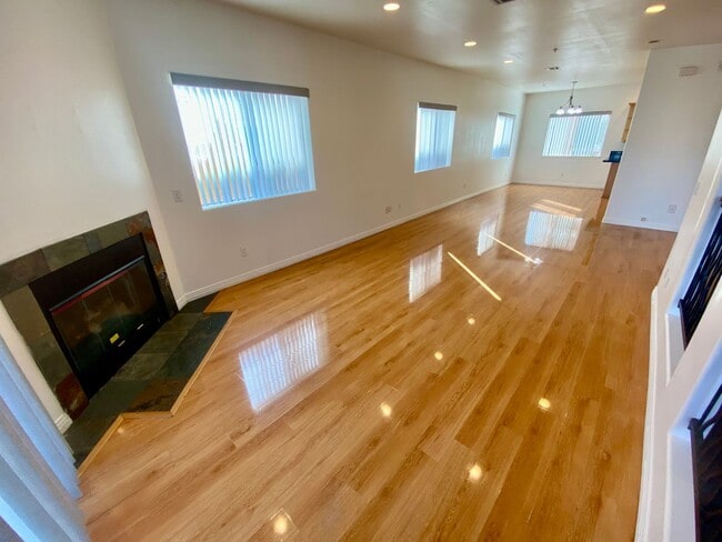 1625 W 207th St in Torrance, CA - Building Photo - Building Photo