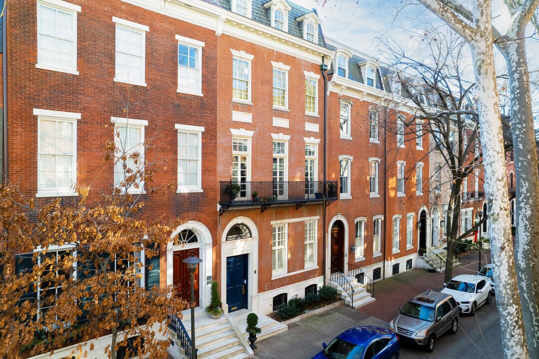 2018 Delancey Pl in Philadelphia, PA - Foto de edificio