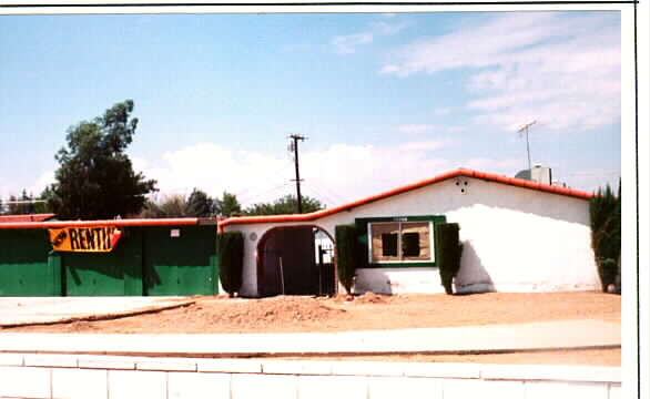 13260 Kiowa Rd in Apple Valley, CA - Building Photo - Building Photo