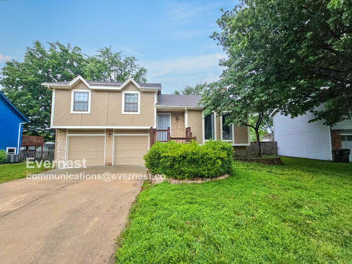 14902 W 149th St in Olathe, KS - Building Photo