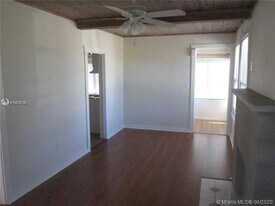 236 Lakeland Dr in West Palm Beach, FL - Building Photo - Building Photo