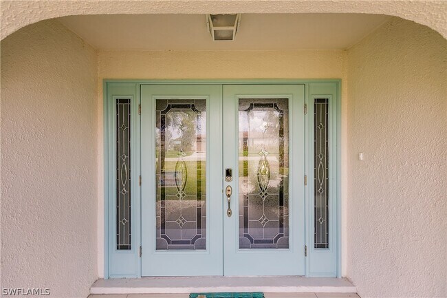 1424 Windsor Ct in Cape Coral, FL - Building Photo - Building Photo