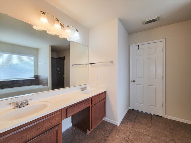 21522 Stonecross Terrace Ln