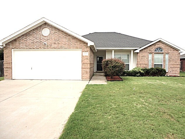 221 Willow Creek Dr in Weatherford, TX - Building Photo