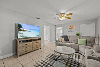 324 Montgomery Ct in Kissimmee, FL - Building Photo - Building Photo