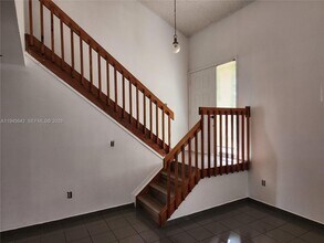 9863 SW 117th Pl in Miami, FL - Foto de edificio - Building Photo