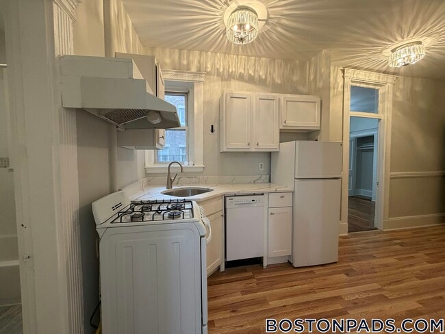 38 Hemenway St, Unit 19 in Boston, MA - Building Photo - Building Photo