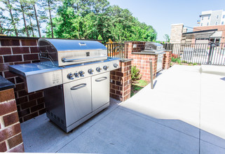 Venture Apartments iN Tech Center in Newport News, VA - Foto de edificio - Building Photo