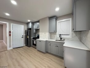322 N 10th St in Newark, NJ - Building Photo - Building Photo