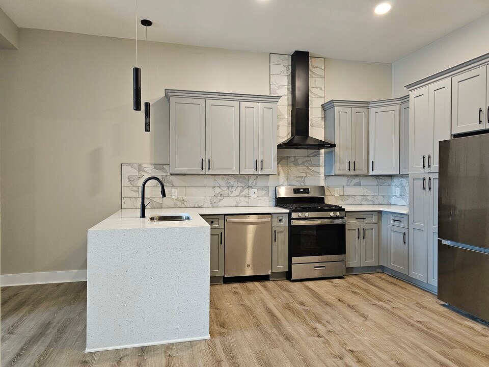 5827 Broadway St, Unit 101 in Lancaster, NY - Building Photo