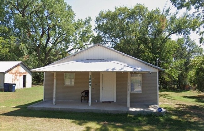 1003 E Oakland St in Shawnee, OK - Building Photo - Building Photo