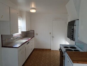 2333 Howe Ave in Sacramento, CA - Building Photo - Building Photo