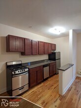 813 W Cornelia Ave, Unit #817A-208 in Chicago, IL - Building Photo - Building Photo
