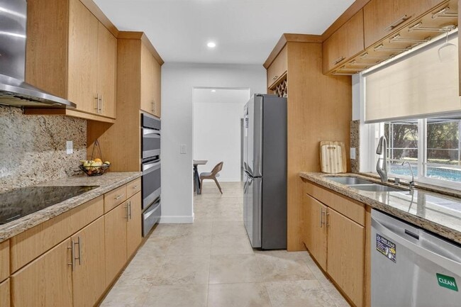 7000 Plantation Rd in Plantation, FL - Building Photo - Building Photo