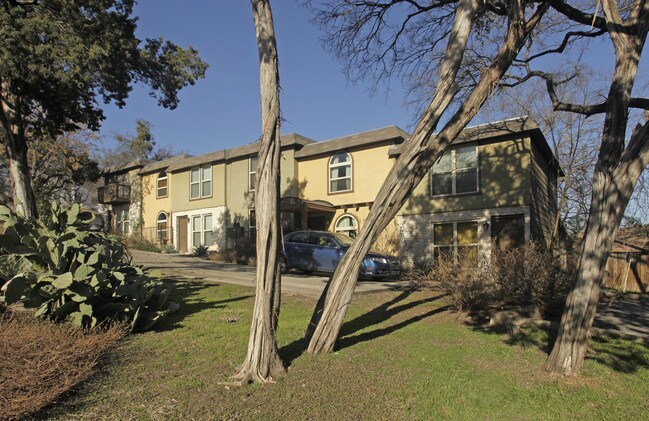 2000 Lightsey Rd in Austin, TX - Foto de edificio - Building Photo