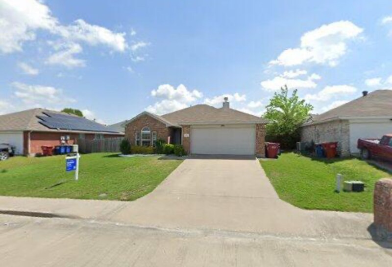 508 Waterford St in Farmersville, TX - Building Photo
