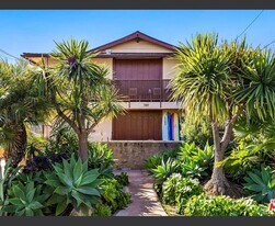 6789 Sabado Tarde Rd in Goleta, CA - Building Photo