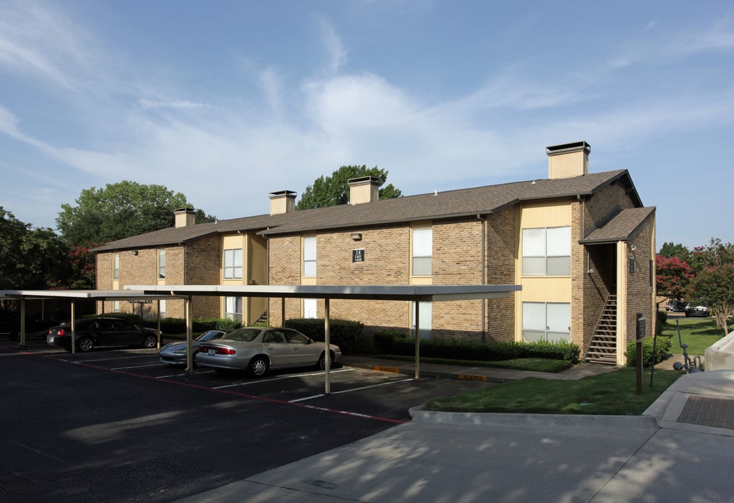 Glenwood and Springhaven on Spring Valley in Addison, TX - Foto de edificio