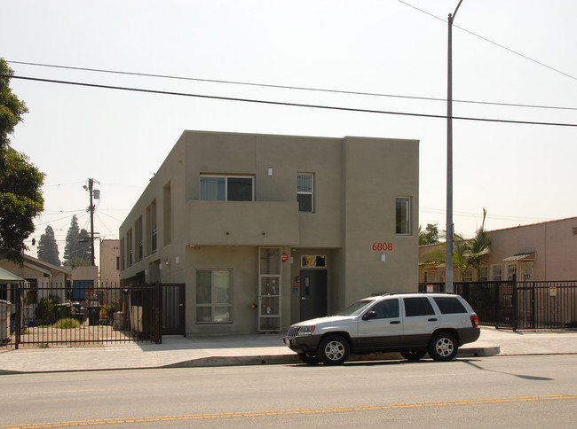 6808 S Hoover St in Los Angeles, CA - Building Photo - Building Photo