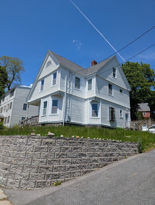27 Pleasant St in Beverly, MA - Building Photo