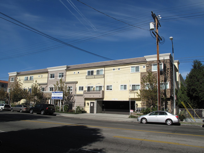 The Casitas Townhomes in Reseda, CA - Building Photo - Building Photo