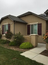 896 Legend Dr in Lemoore, CA - Building Photo - Building Photo