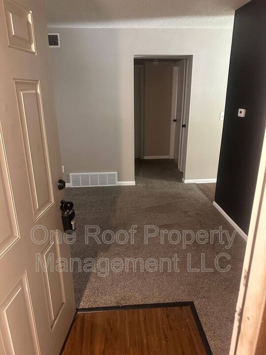 1909 Chateau Dr in Harrisonville, MO - Building Photo