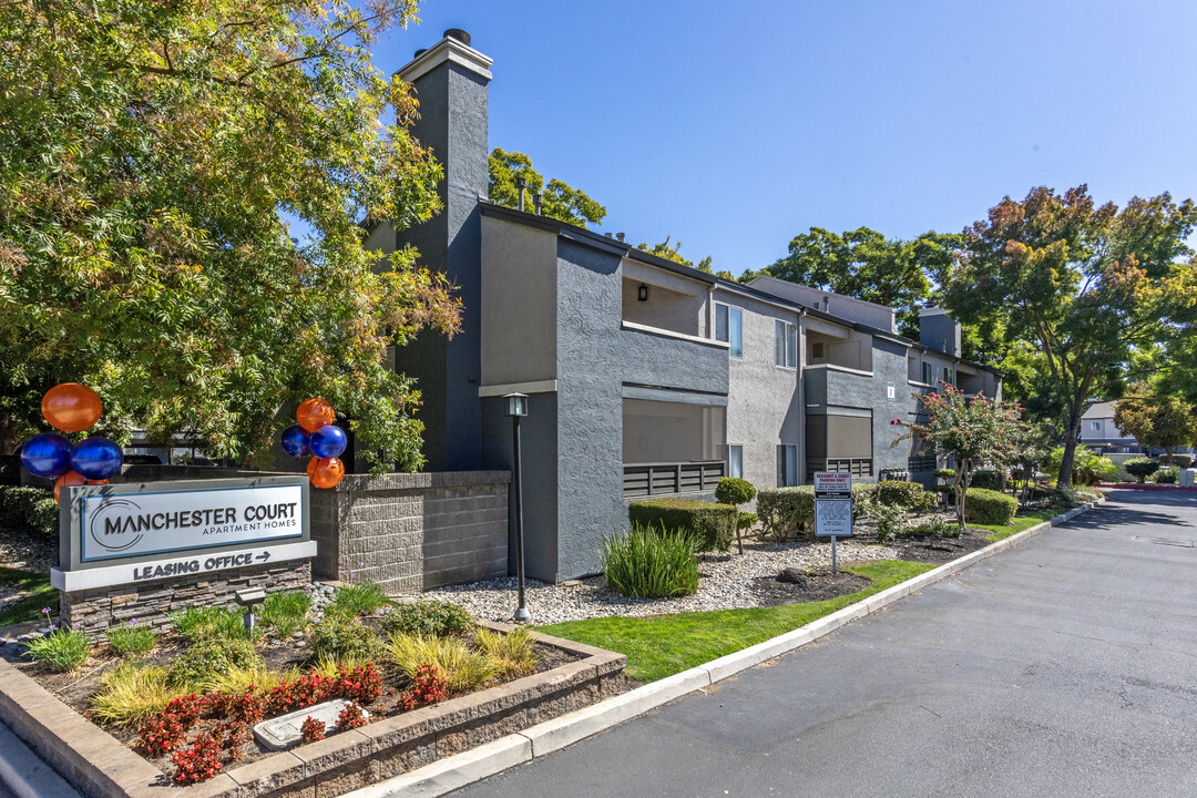 Manchester Court in Modesto, CA - Building Photo