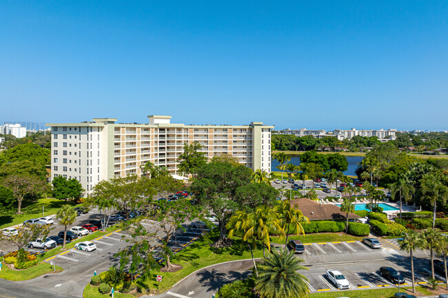 Palm-Aire in Pompano Beach, FL - Building Photo - Building Photo