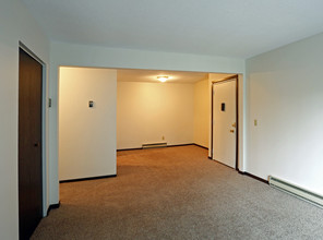 Kingston Court Apartments in Oregon, OH - Building Photo - Interior Photo