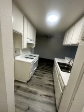 7040 Haskell Ave in Los Angeles, CA - Foto de edificio - Building Photo