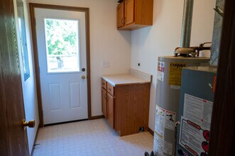 733 W Maple St in Flora, IL - Foto de edificio - Building Photo