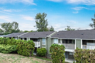 Meridian West Apartments in Puyallup, WA - Building Photo - Building Photo