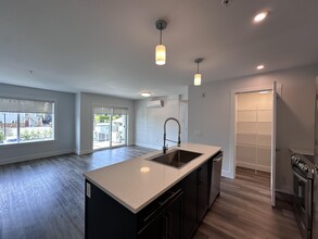 210 First Ave W in Qualicum Beach, BC - Building Photo - Building Photo