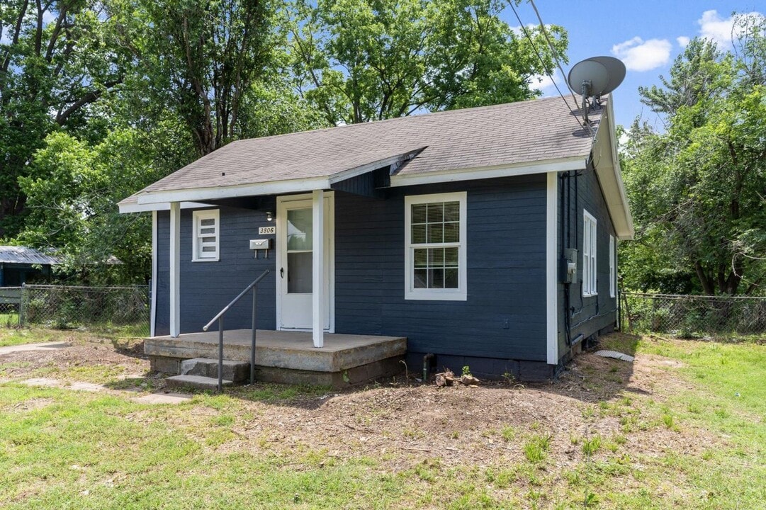 3806 W Admiral Blvd in Tulsa, OK - Building Photo