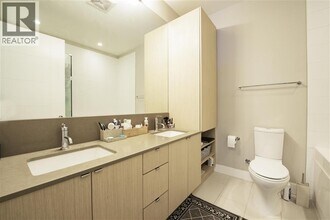262 Salter St in New Westminster, BC - Building Photo - Building Photo