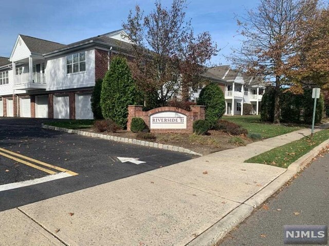 36 Wanamaker Ave-Unit -104 in Waldwick, NJ - Foto de edificio
