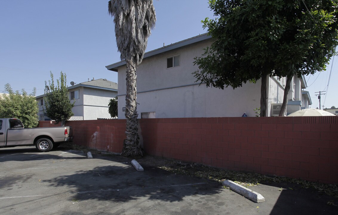 Villa Garden Apartments in Anaheim, CA - Building Photo