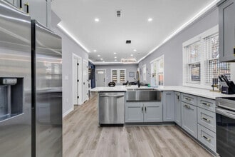 830 Parkwood Ave in Charlotte, NC - Foto de edificio - Building Photo