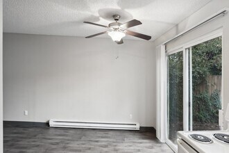 Arbor Place Apartments in Gresham, OR - Building Photo - Building Photo