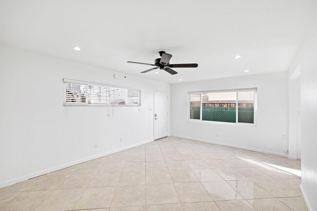 128 W Escalones in San Clemente, CA - Building Photo - Building Photo